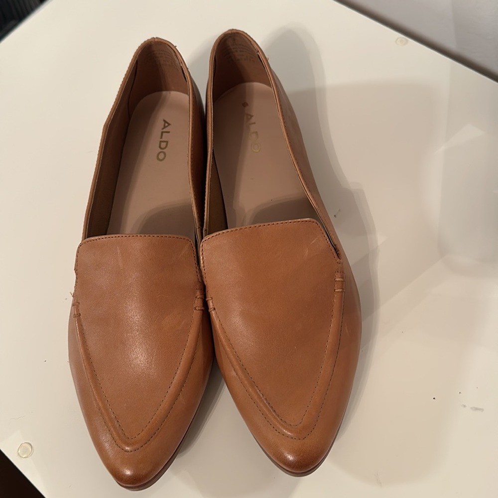 Aldo sleek comfortable Women's Rich Tan Pointed Toe Flats & Loafers Size 9.5.